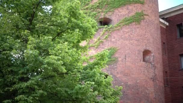 A Torre Powder está situada em Riga, Letônia, e originalmente faz parte do sistema defensivo da cidade. a estrutura do Museu da Guerra da Letónia — Vídeo de Stock