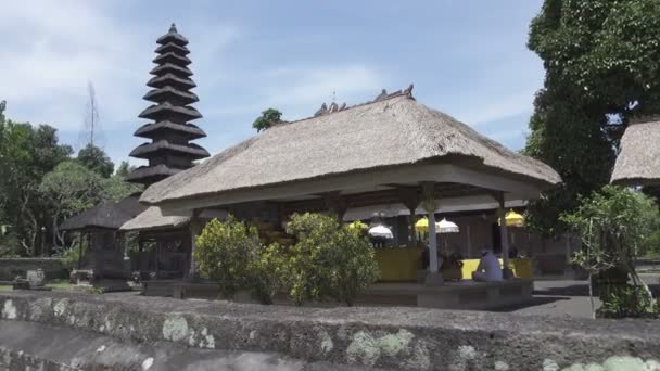 Pura Taman Ayun, Taman Ayun Tempel, Bali Indonesië, het panoramische uitzicht op zonnige dag — Stockvideo