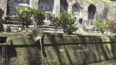 11. yüzyıldan kalma Tapınağı ve Tampaksiring kuzey doğusunda Bali, Endonezya'da Ubud mezar kompleksi Gunung Kawi olduğunu