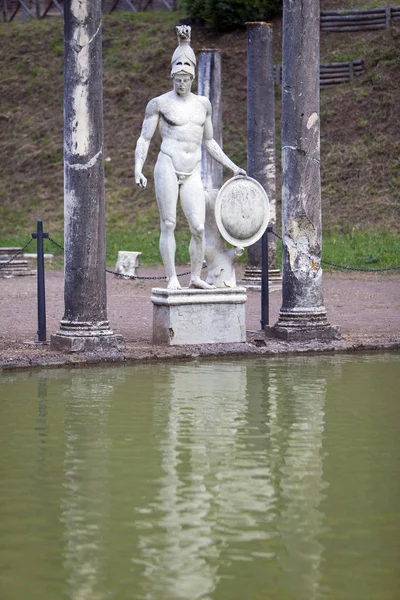 Antika Pool Canopus Omgiven Grekiska Skulpturer Hadrianus Villa Villa Adriana — Stockfoto