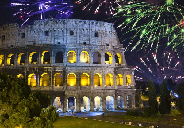 Slavnostní Ohňostroj Nad Collosseo Itálie Roma — Stock fotografie