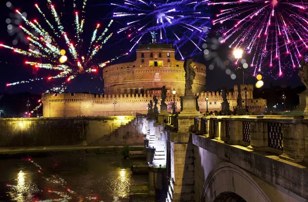 Slavnostní Ohňostroj Nad Castel Sant Angelo Řeka Tibera Řím Itálie — Stock fotografie