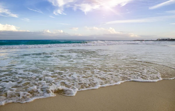 Vlny Běží Pobřeží — Stock fotografie