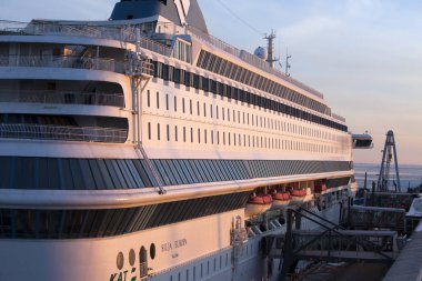 Helsinki, Finlandiya - 17 Mart 2013: Silja line feribot winte bağlantı noktası Helsinki