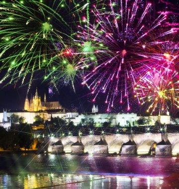 Charles Bridge, Prague, Çek Cumhuriyeti üzerinde Festival havai fişek