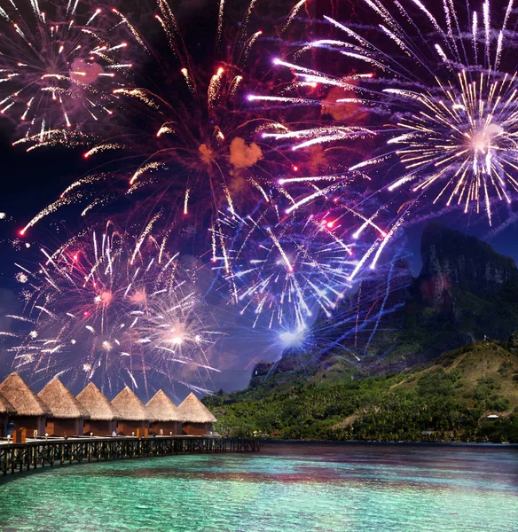 Festlig Nyår Fyrverkerier Över Den Tropiska Islan — Stockfoto