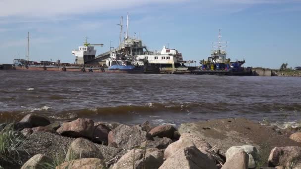 The fishing village on the bank of the North Sea, old boats of fishermen and wooden houses, Russia, Gulf of Finland — стоковое видео