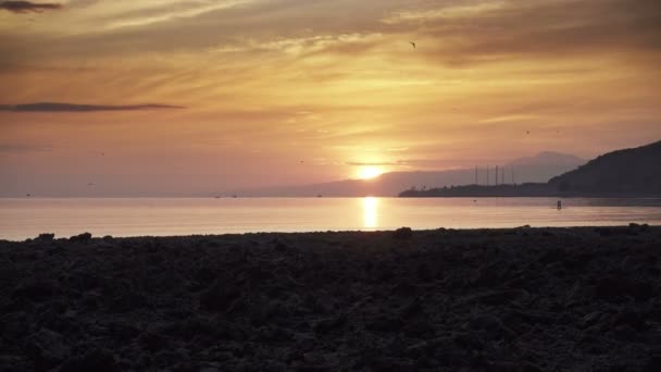 Ανατολή του ηλίου νωρίς το πρωί για το τροπική παραλία, Ινδονησία, Μπαλί: Πεμουτεράν κλιπ 4k υψηλής ανάλυσης — Αρχείο Βίντεο