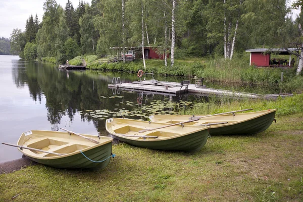 Barcos Orilla Del Lago Del Bosque Finlandia —  Fotos de Stock