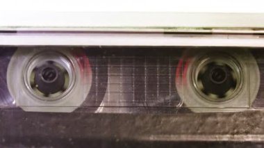 Ses kaset kaset kaydedici ses kaydı kullanın. Vintage müzik kaset ile boş bir beyaz etiket, Player'da kayıttan yürütme