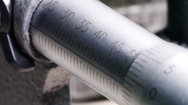 Hassas ölçüm cihazı. Kalınlık ölçüm cihazı