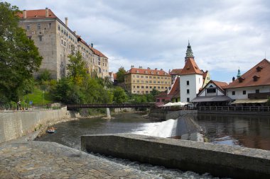 Cesky Krumlov Vltava Nehri yakınındaki antik tarihi evler. South Bohemia, Çek Cumhuriyeti