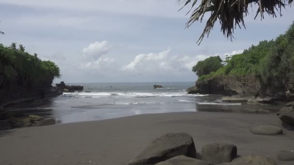 Вид на море, каменів і пляжу в районі Balian Beach.Bali Індонезії — стокове відео