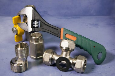 Su Boru ekleme parçaları ve ayarlanabilir anahtarı