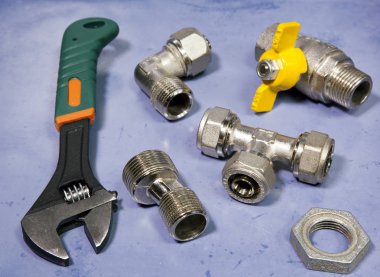Su Boru ekleme parçaları ve ayarlanabilir anahtarı
