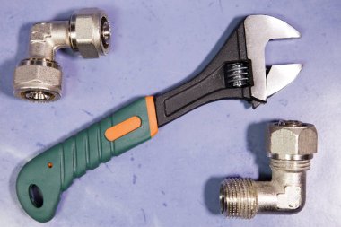 Su Boru ekleme parçaları ve ayarlanabilir anahtarı