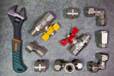 Su Boru ekleme parçaları ve ayarlanabilir anahtarı