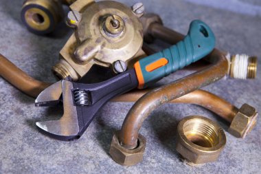 Su Boru ekleme parçaları ve ayarlanabilir anahtarı