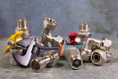 Su Boru ekleme parçaları ve ayarlanabilir anahtarı