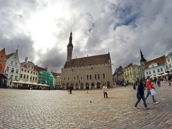 Tallin Estonia Września 2015 Tłum Turystów Odwiedź Ratusz Placu Starym — Zdjęcie stockowe