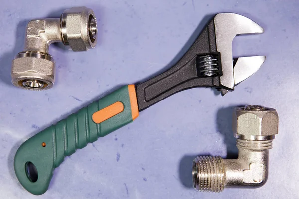 Su Boru ekleme parçaları ve ayarlanabilir anahtarı