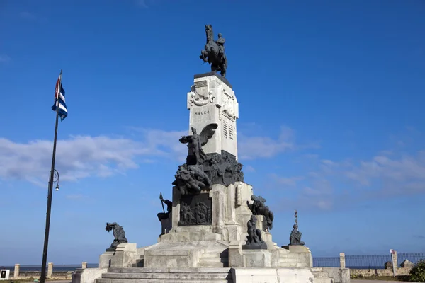 Statue General Maximo Maceo Gomez Cuban Flag Central Havana Cuba — Stock Photo, Image