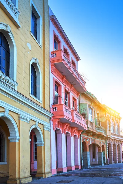 Luminose Case Sulla Strada Della Vecchia Avana Cuba — Foto Stock