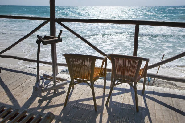 Sillones Mimbre Terraza Con Vistas Ondulante Mar Caribe Cuba Isla —  Fotos de Stock