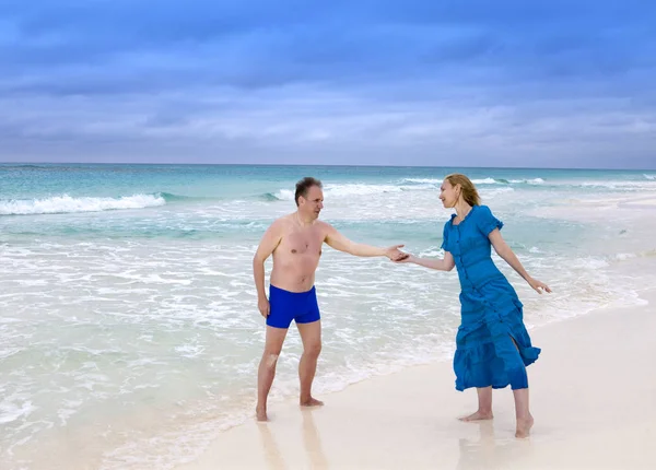 Loving Couple Seashore Cayo Largo Island Cuba — Stock Photo, Image