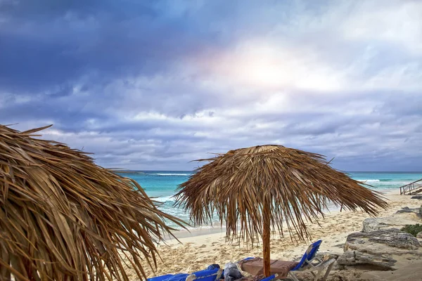 Plages Sablonneuses Mer Des Caraïbes Parasols Sur Île Cayo Largo — Photo