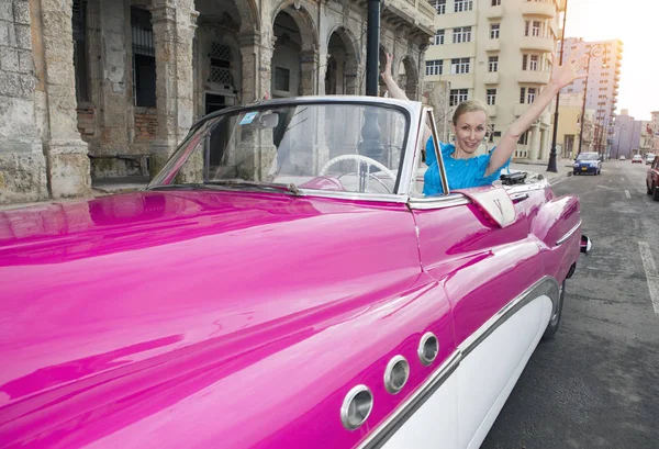 Bella Donna Volante Vecchia Macchina Retrò Americana Anni Del Secolo — Foto Stock