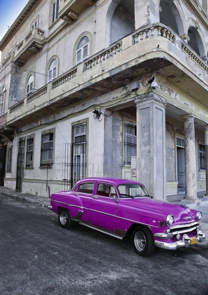 ハバナ キューバ 月27 2013 オールドハバナ キューバの路上で古いレトロな車 レトロ効果 — ストック写真