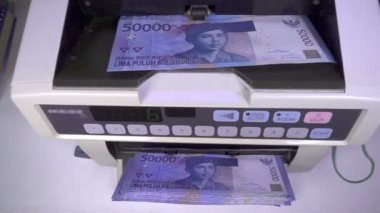 Elektronik para sayaç makinesi Endonezya, Yavaş Hareket rupisi sayıyor.