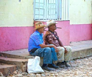 Küba- 04 Şubat 2013: Purolu iki yaşlı Kübalı