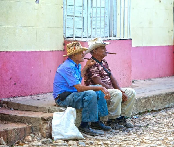 Cuba February 2013 Two Elderly Cubans Cigars — Stock Photo, Image