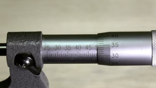 Instrumento de medición de precisión. Dispositivo de medición de espesor — Vídeos de Stock