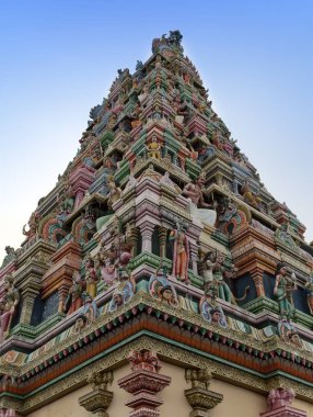 Mauritius. Güneşli bir günde Hindu tapınağı Şehir manzara