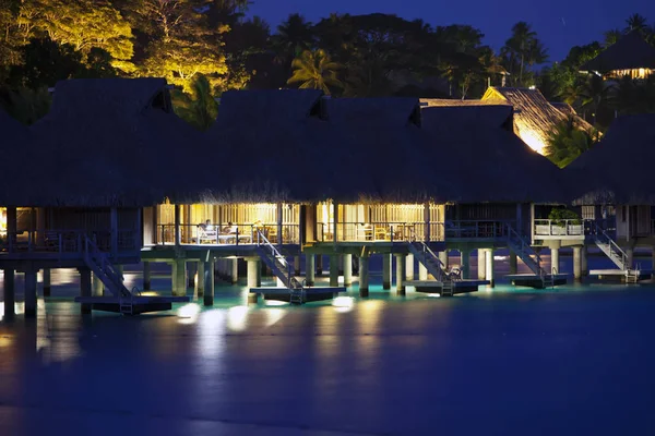 Nacht Landschap Met Huizen Het Water Van Zee Backlight Polynesië — Stockfoto