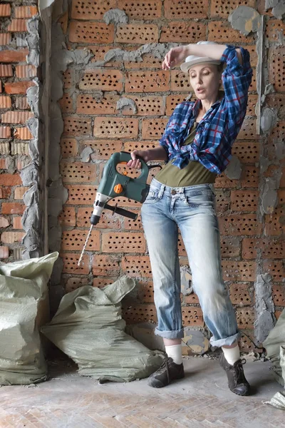 Tired Young Woman Work Clothes Protective Helmet Stands Front Brick — Stock Photo, Image