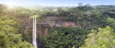 Mauritius. Yağmur ormanları ve Chamarel şelale Panormany görünümü