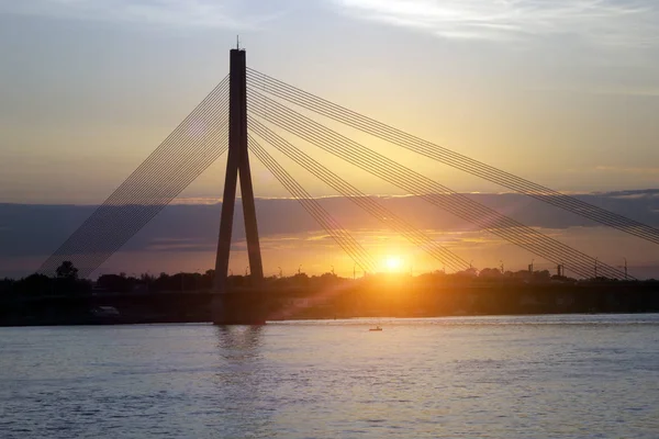 Riga Letonia Puente Colgante Vansu Sobre Río Daugava Por Noche —  Fotos de Stock