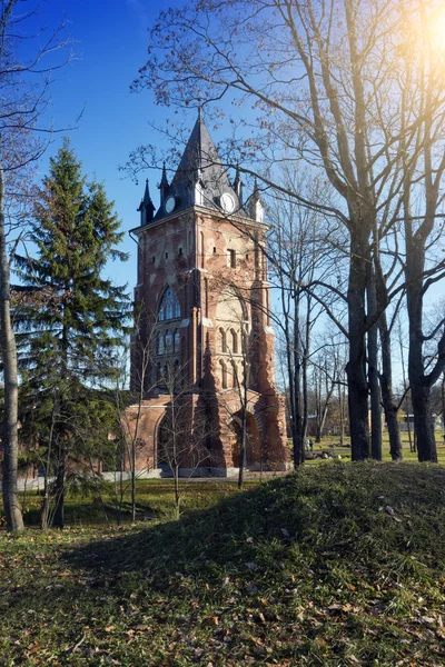 Ruinele Restaurate Ale Turnurilor Vechi Într Suburbie Din Petersburg Pușkin — Fotografie, imagine de stoc