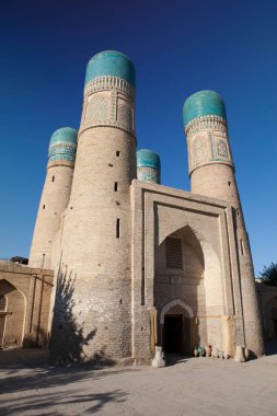 Chor Minor (Khalif Niyaz-kul Madrasah), Özbekistan 'ın tarihi Buhara kentindeki yıkılan bir medresenin tarihi kapısı.
