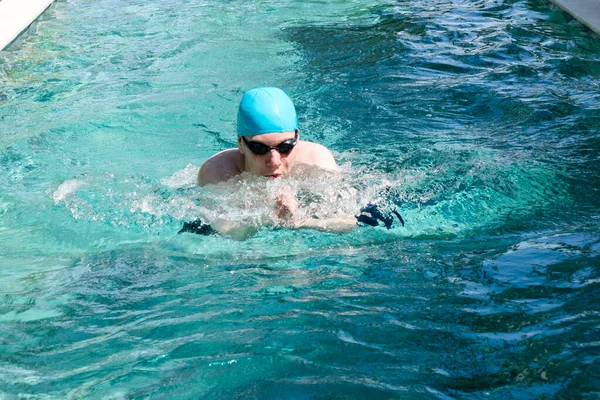 Young Man Swims Sports Style — Stock Photo, Image