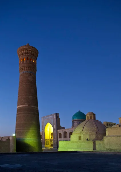 Συγκρότημα Poi Kolon Miri Arab Madrassah Στη Bukhara Νύχτα Ουζμπεκιστάν — Φωτογραφία Αρχείου