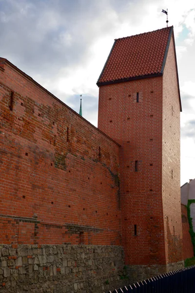 Czerwony Mur Średniowiecznej Twierdzy Ryga Łotwa — Zdjęcie stockowe