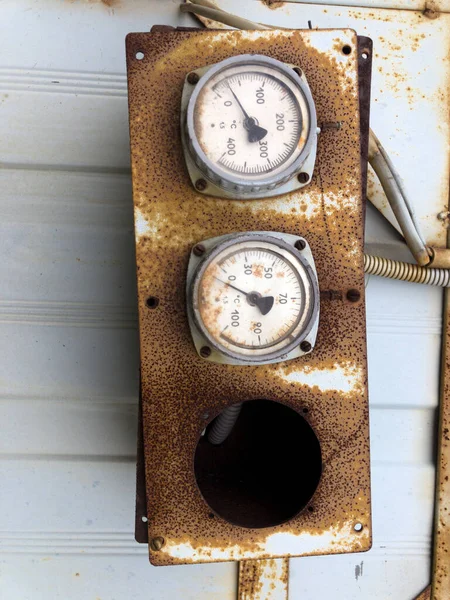 Old Rusty Industrial Thermometers — Stock Photo, Image