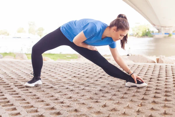 Jongeren Fitness Vrouw Training Buiten Stretching Oefening — Stockfoto