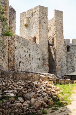 Manasija Manastırı, Sırbistan - 5 Mayıs 2018: Sırp Ortaçağ surlarının, Manasija Manastırı, güçlendirilmiş editoryal kullanım içindir