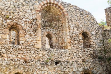Manasija Manastırı, Sırbistan - 5 Mayıs 2018: Sırp Ortaçağ surlarının, Manasija Manastırı, güçlendirilmiş editoryal kullanım içindir